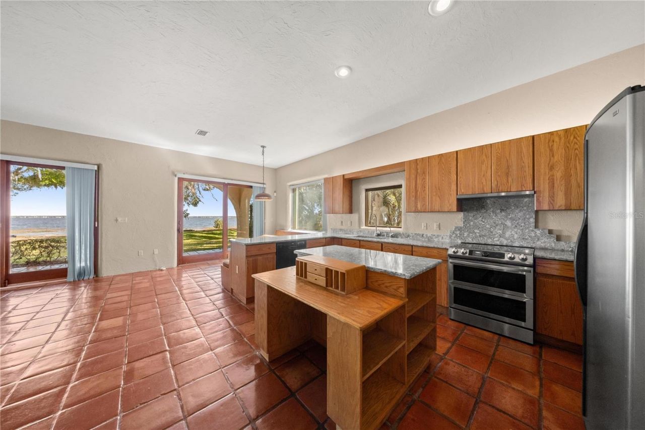 12621 SE Sunset Harbor Road, Weirsdale, FL 32195 Photo