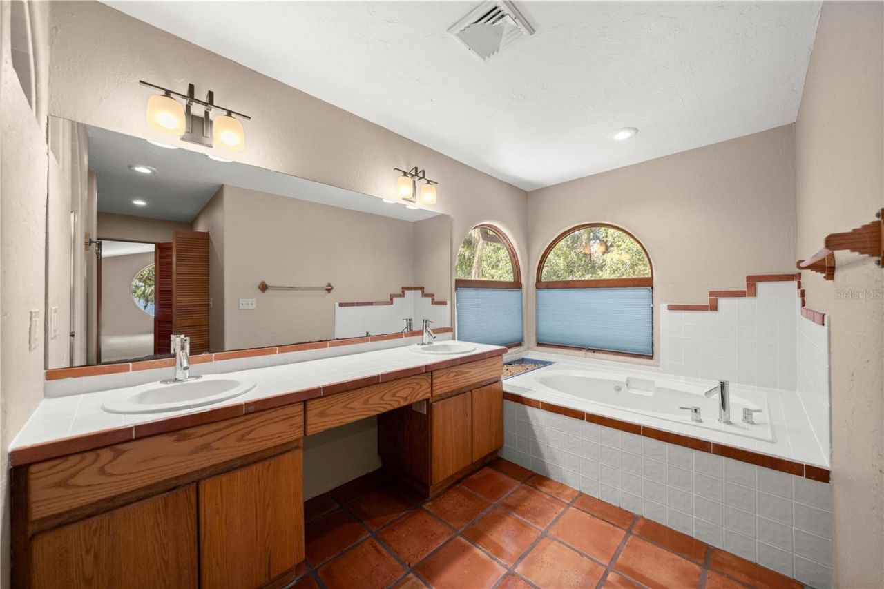 12621 SE Sunset Harbor Road, Weirsdale, FL 32195 Photo