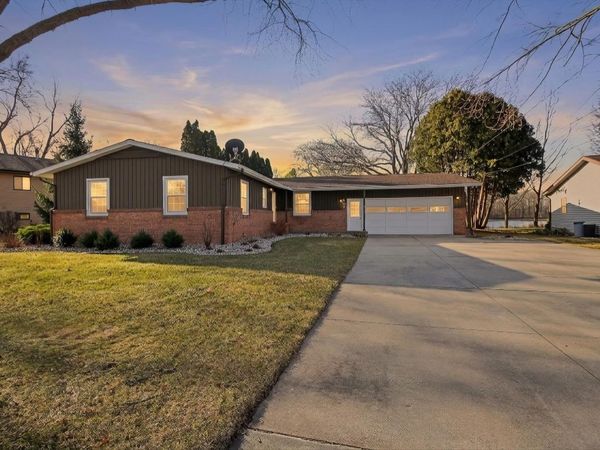 901 Riverview, Alma, MI 48801