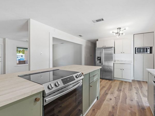 1307 Aspen ST , Lockhart, TX 78644