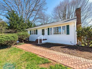 565 STAGECOACH RD, CHARLOTTESVILLE, VA 22902