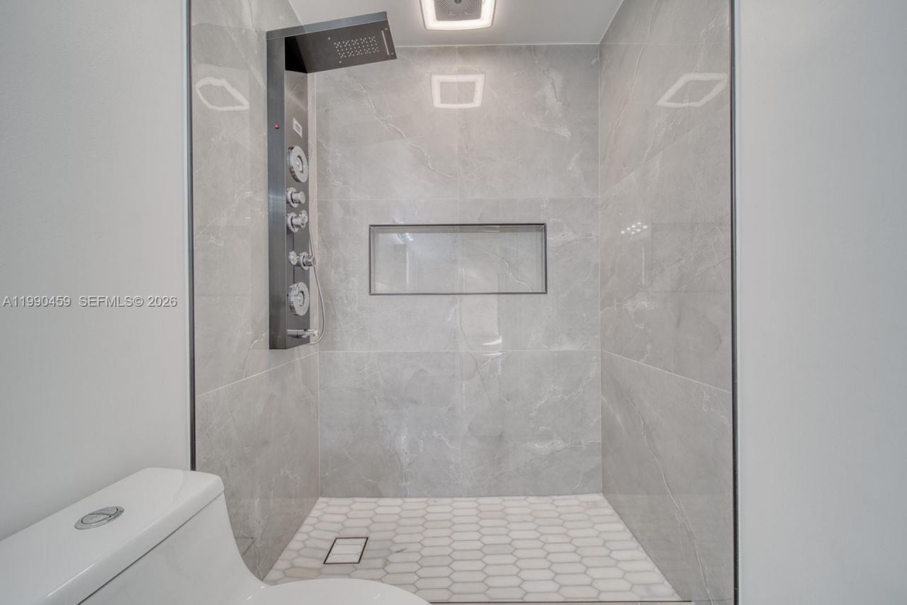 9151 W Sunrise Blvd , Plantation, FL 33322 Photo