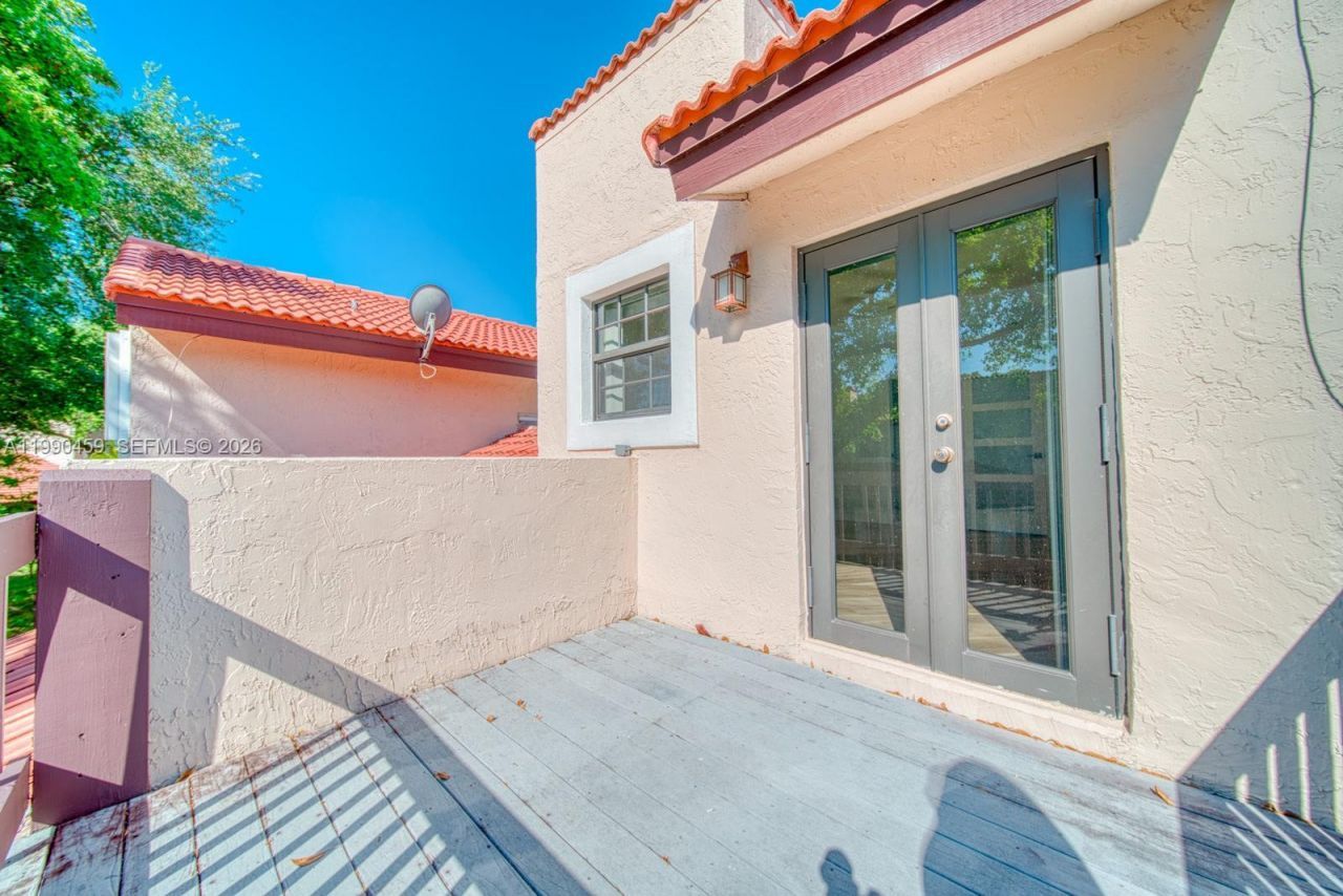 9151 W Sunrise Blvd , Plantation, FL 33322 Photo