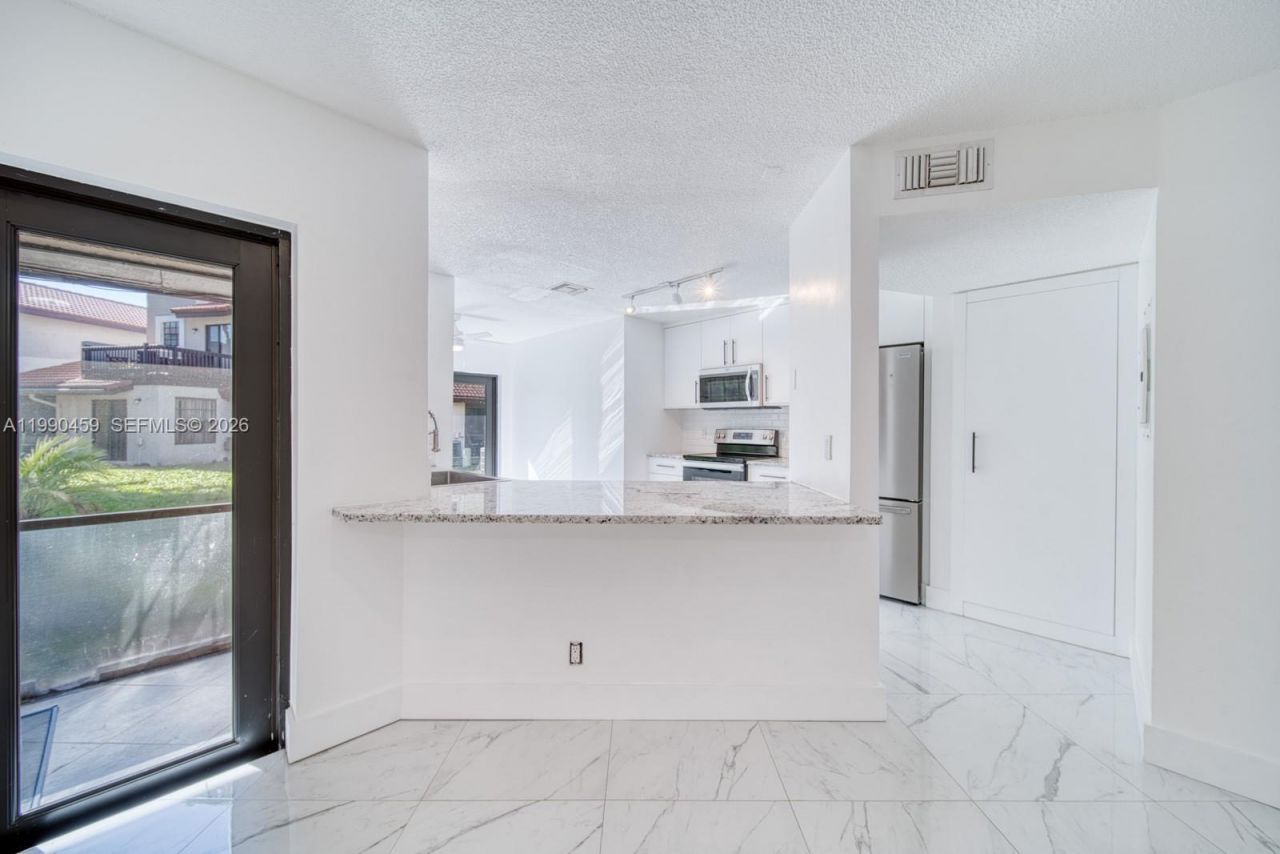 9151 W Sunrise Blvd, Plantation, FL 33322 Photo