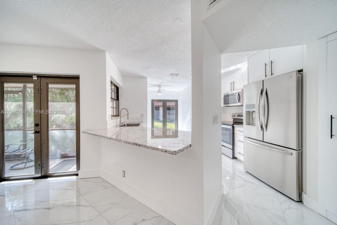 9151 W Sunrise Blvd , Plantation, FL 33322 Photo