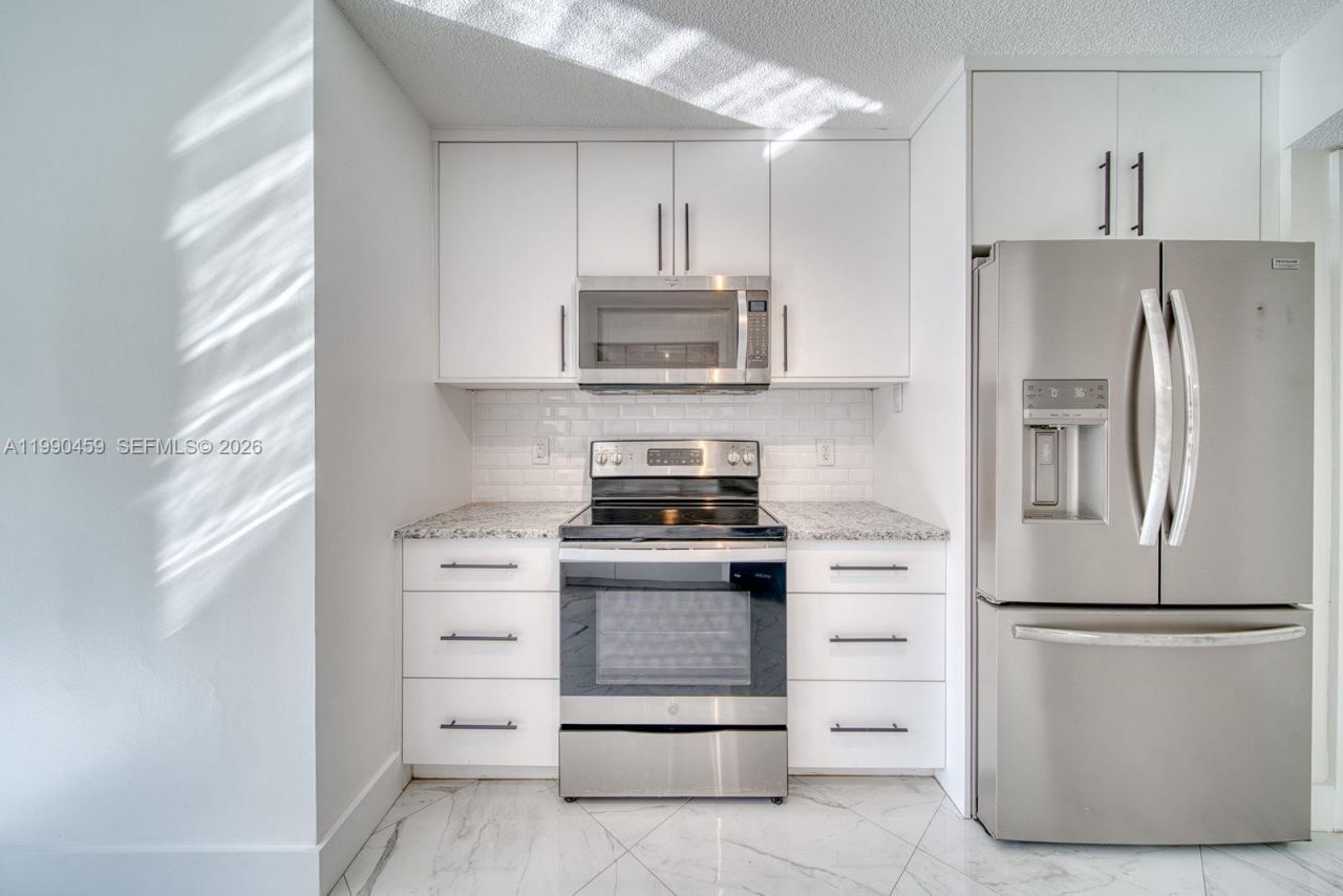 9151 W Sunrise Blvd, Plantation, FL 33322 Photo