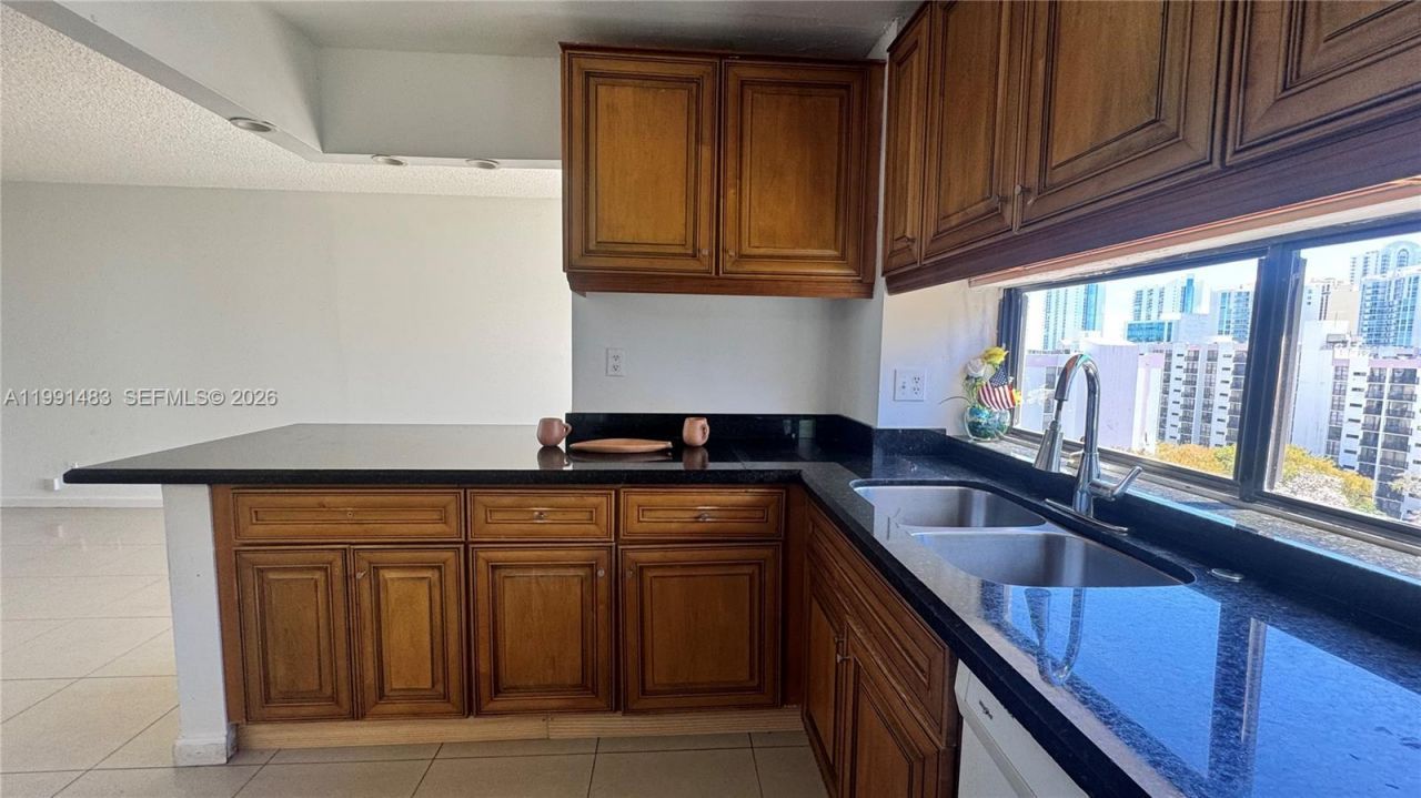 17021 N Bay Rd , Unit 1015, Sunny Isles Beach, FL 33160 Photo