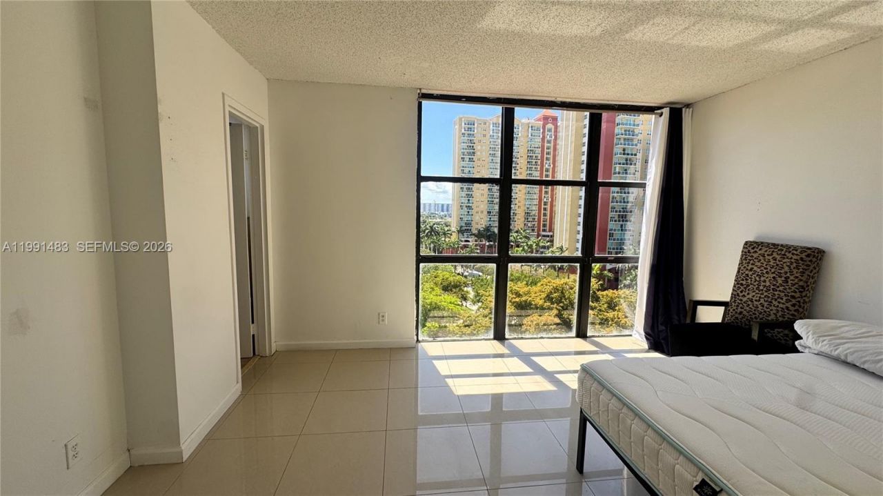 17021 N Bay Rd , Unit 1015, Sunny Isles Beach, FL 33160 Photo