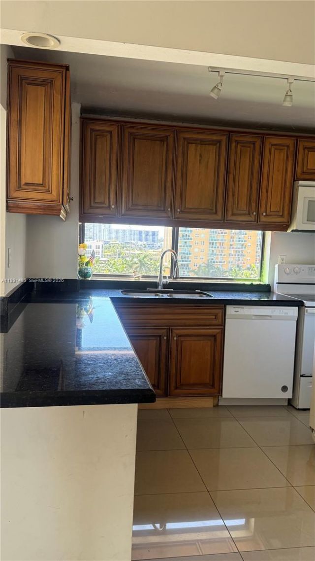 17021 N Bay Rd , Unit 1015, Sunny Isles Beach, FL 33160 Photo