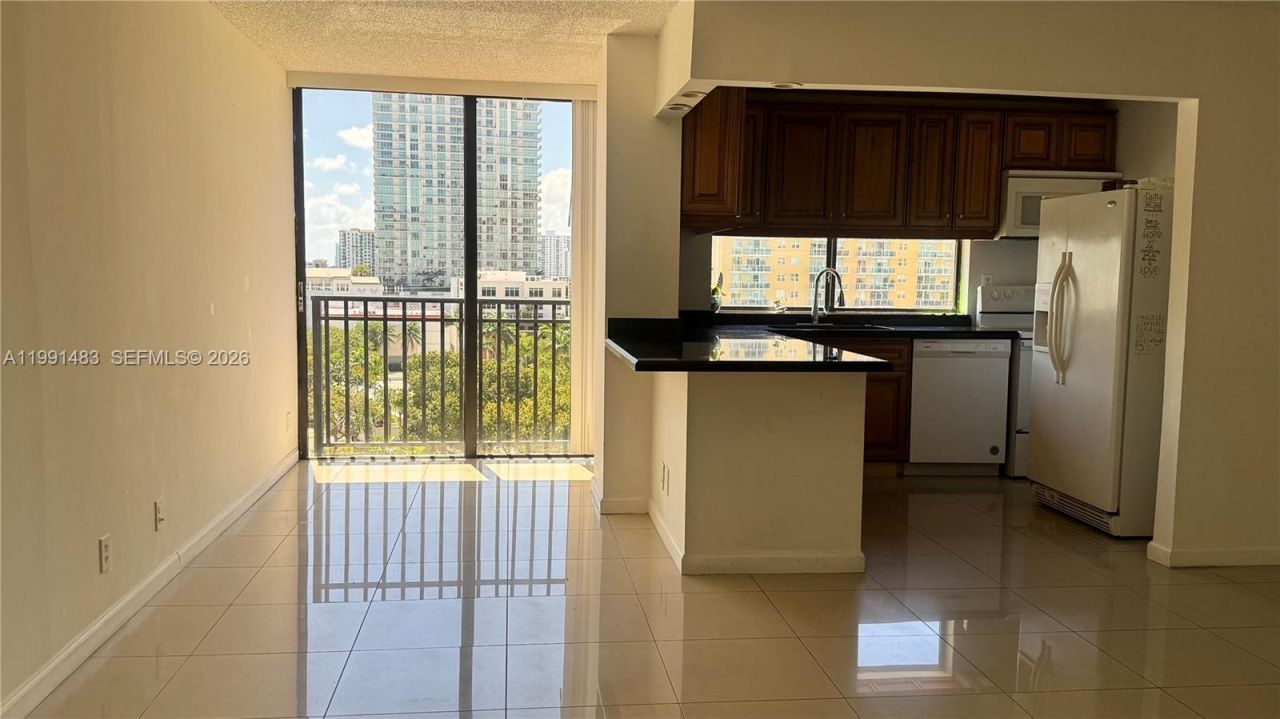 17021 N Bay Rd , Unit 1015, Sunny Isles Beach, FL 33160 Photo