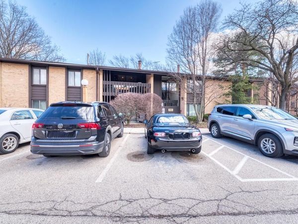 6103 Knoll Valley Drive , Unit 104, Willowbrook, IL 60527