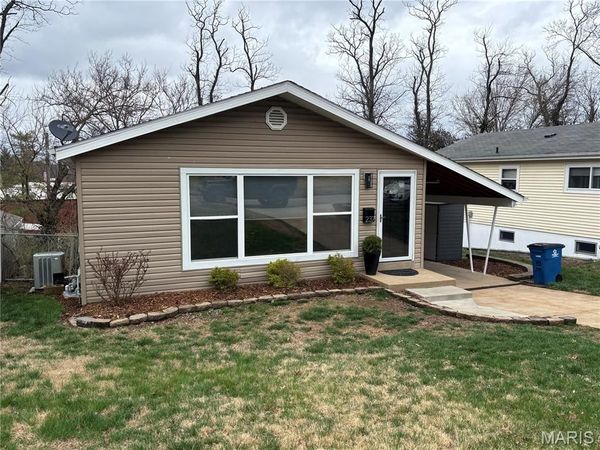 237 Ballwin Avenue , Ballwin, MO 63021