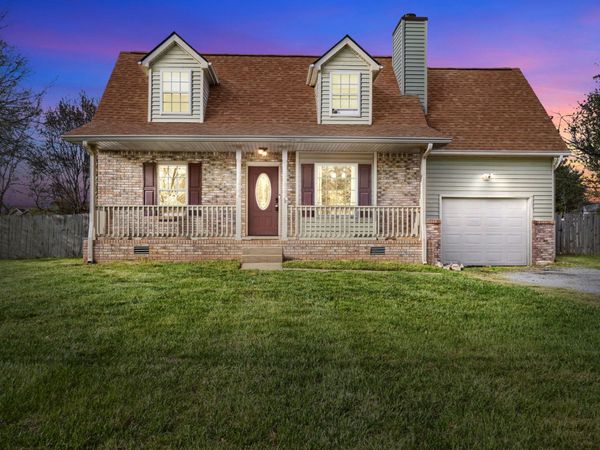 715 Gardendale Ln, Clarksville, TN 37040