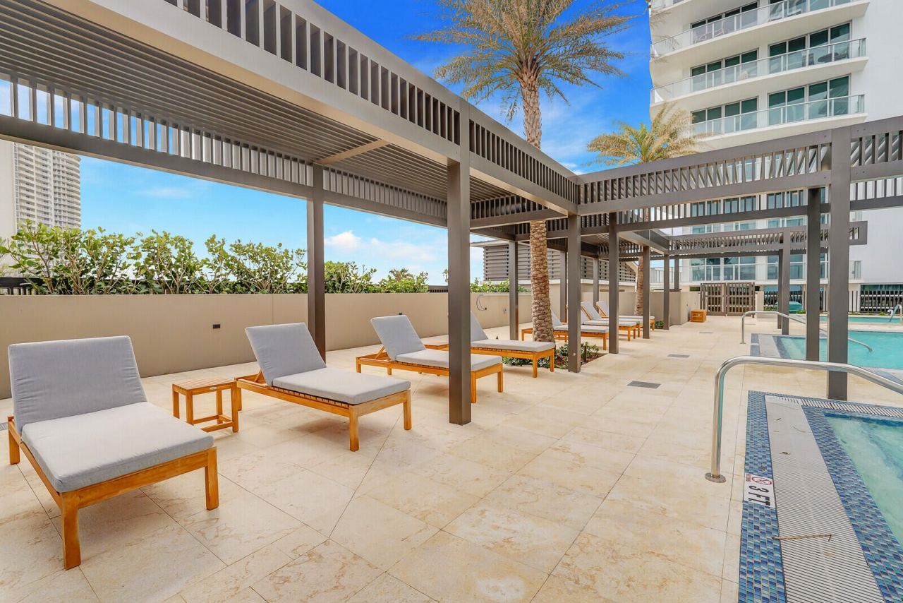 3100 N Ocean Drive, Unit 704, Riviera Beach, FL 33404 Photo