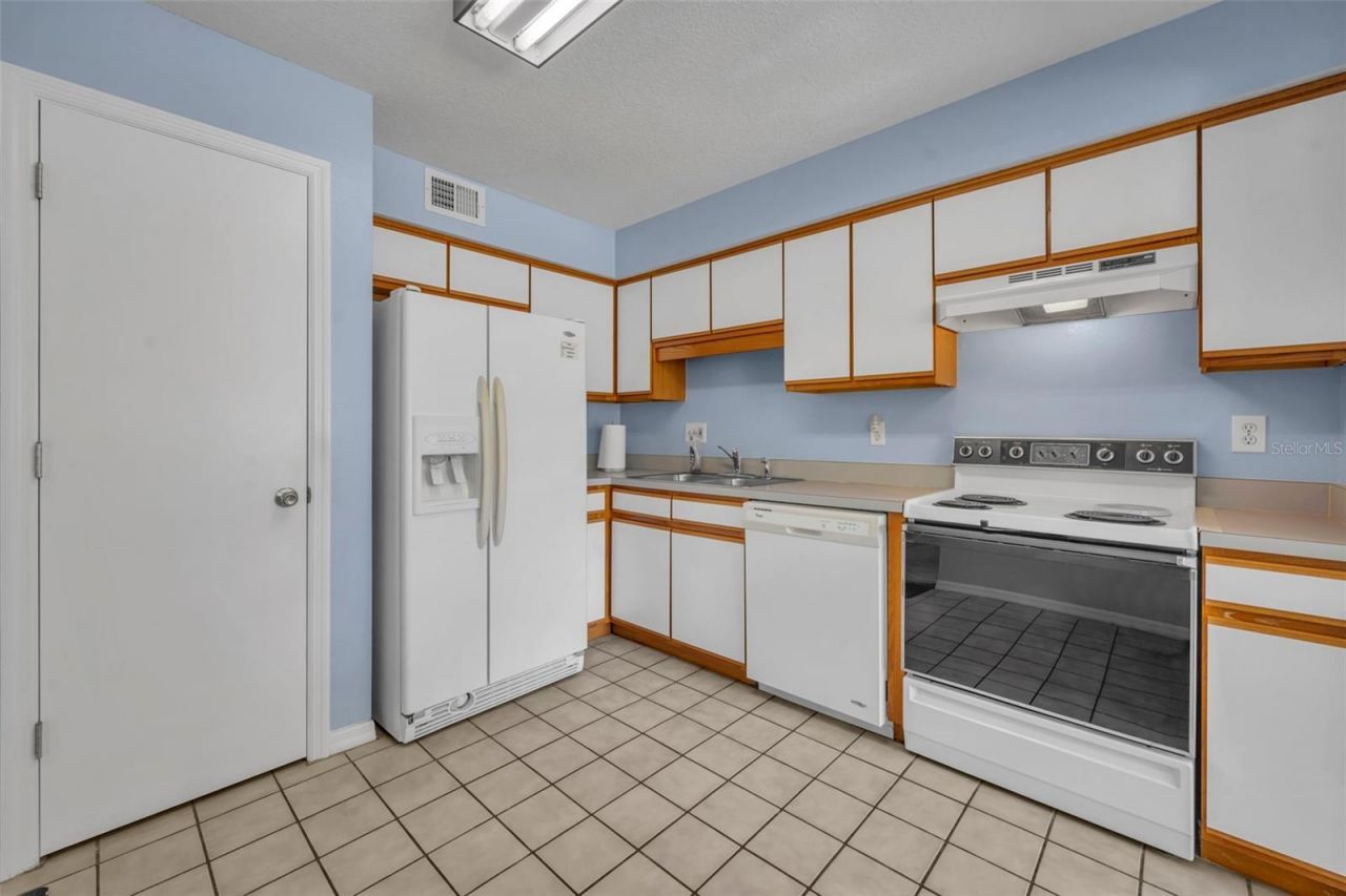 2427 Tack Room Lane , Unit 8, Orlando, FL 32812 Photo