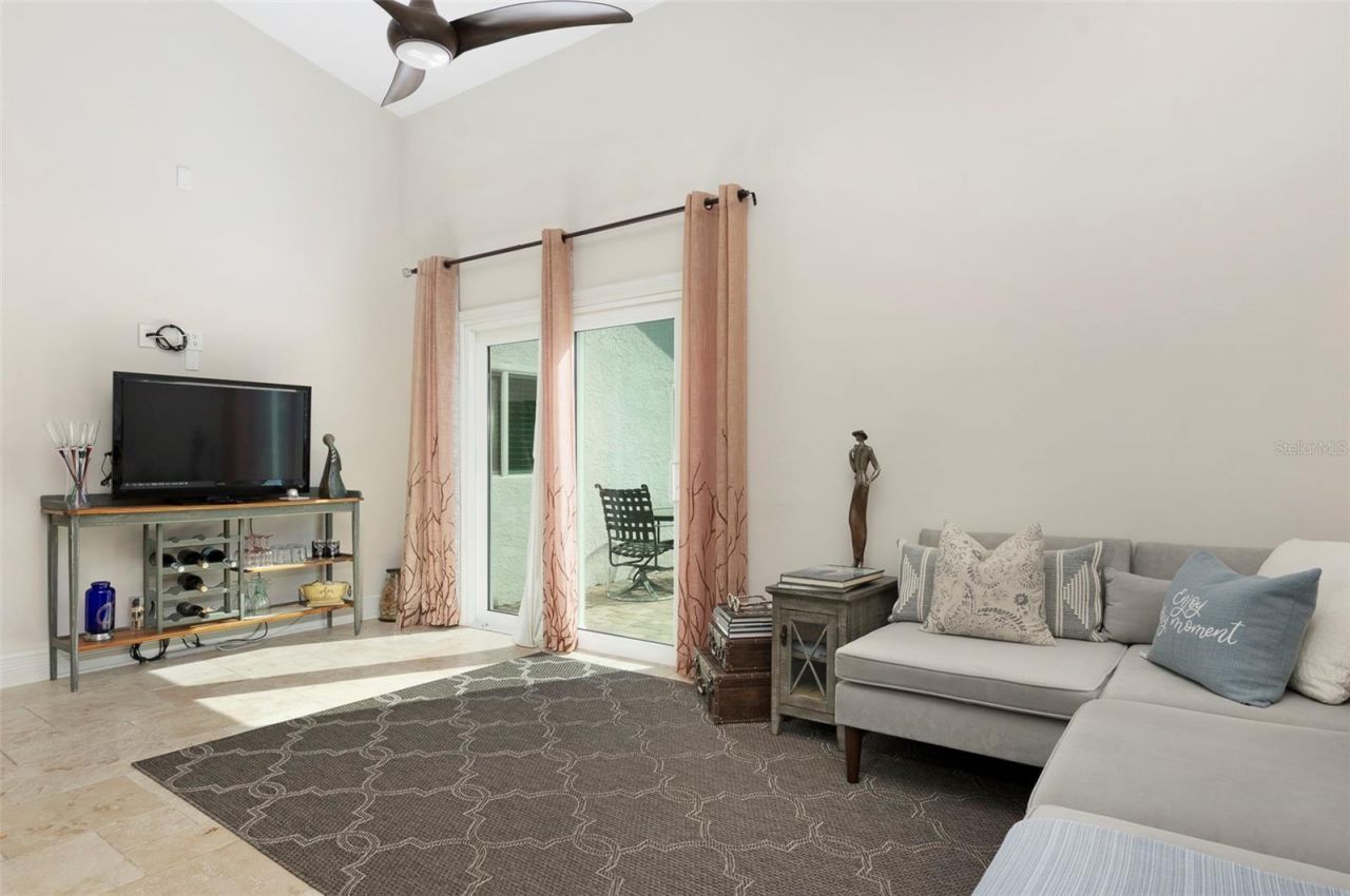 750 White Sand Drive Ne, Saint Petersburg, FL 33703 Photo