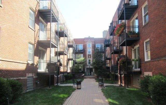 3711 N Kenneth Avenue, Unit 220, Chicago, IL 60641 Main Photo