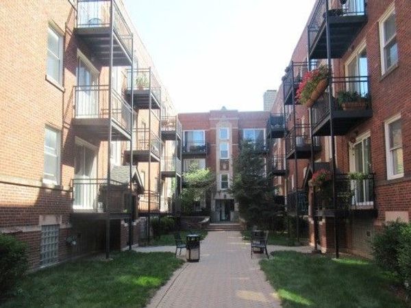 3711 N Kenneth Avenue, Unit 220, Chicago, IL 60641