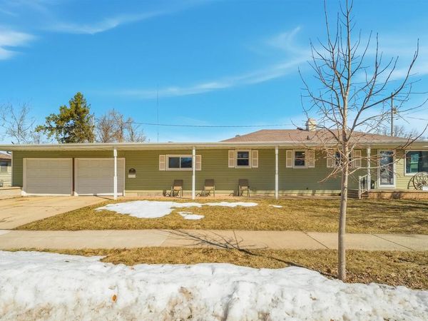 114 WALLACE STREET, Combined Locks, WI 54113