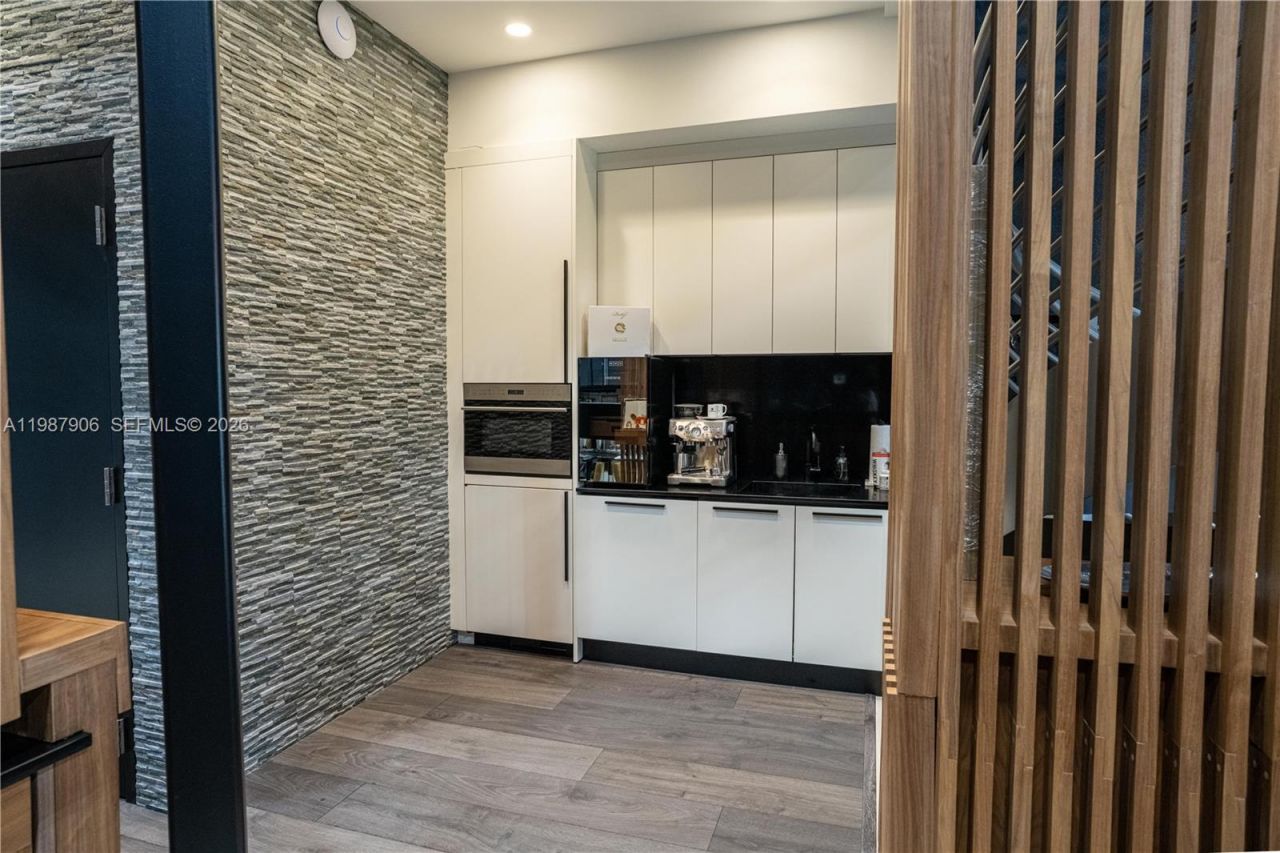 6010 NW 102nd Ave , Unit 100, Doral, FL 33178 Photo