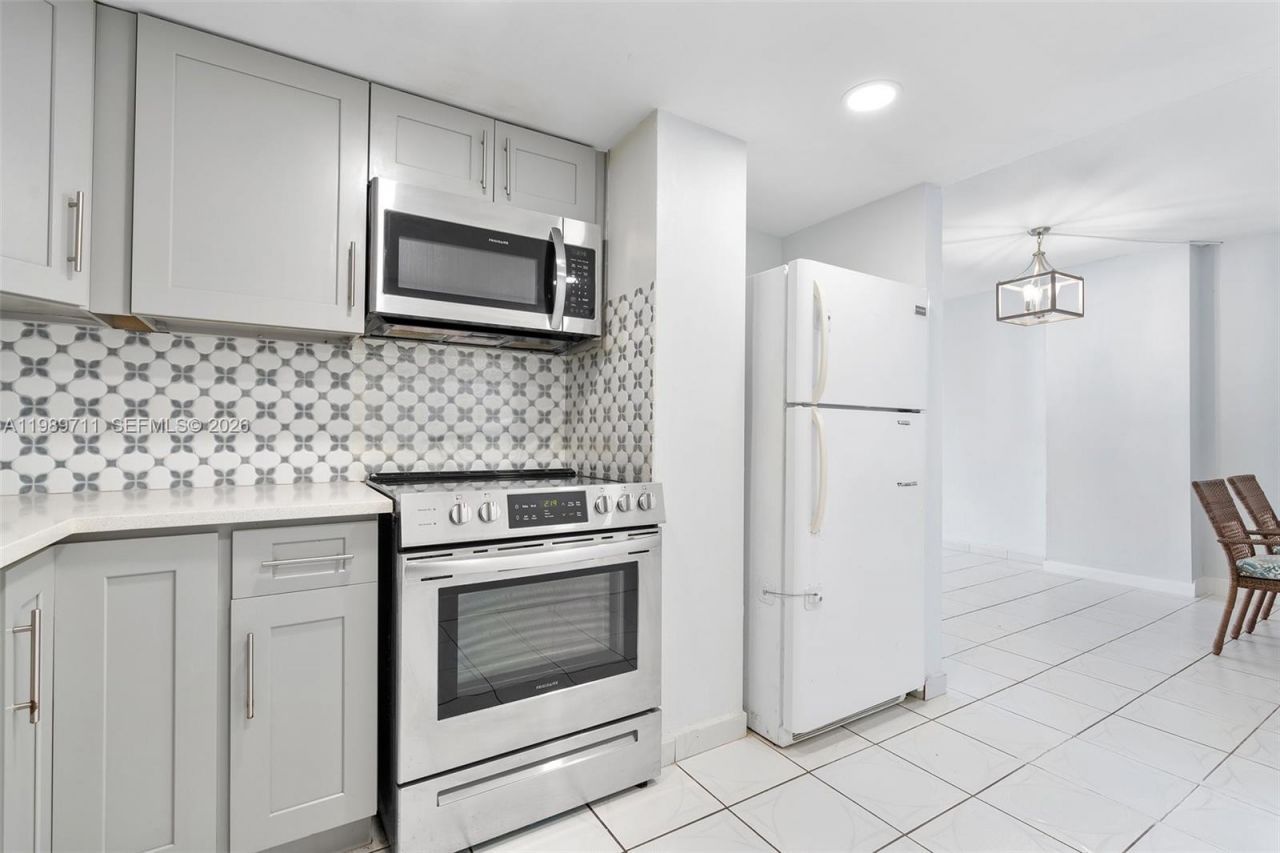 2500 NE 135th St Unit#b206, North Miami, FL 33181 Photo