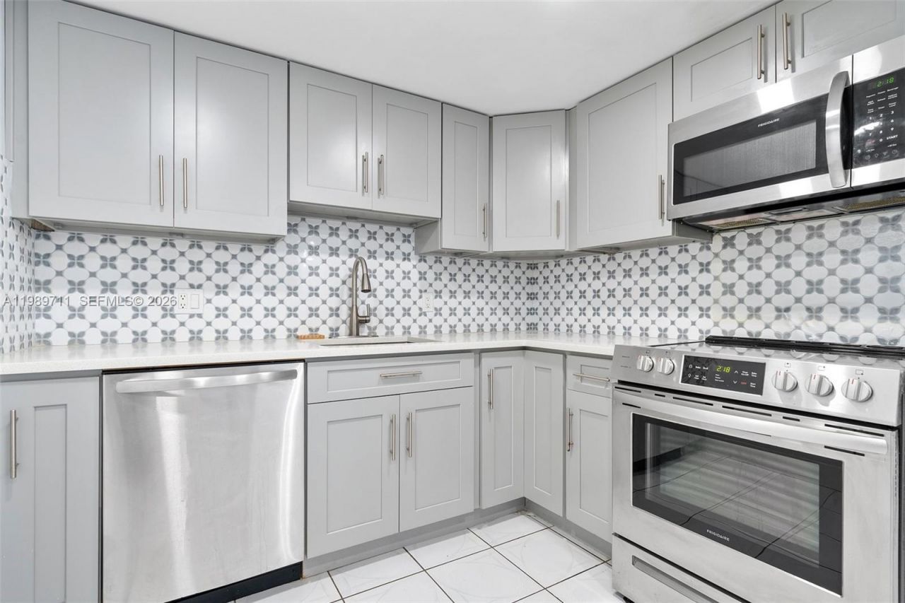 2500 NE 135th St Unit#b206, North Miami, FL 33181 Photo