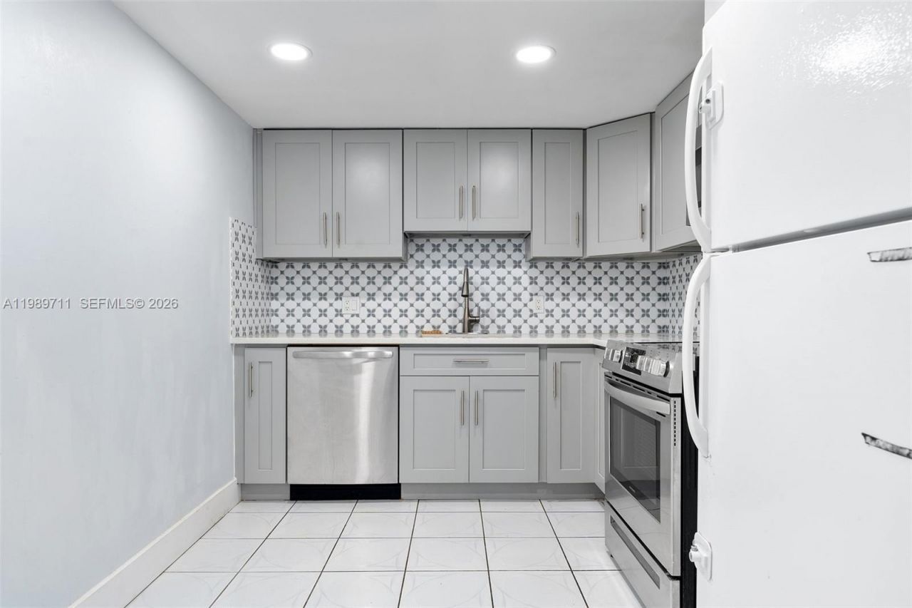 2500 NE 135th St Unit#b206, North Miami, FL 33181 Photo