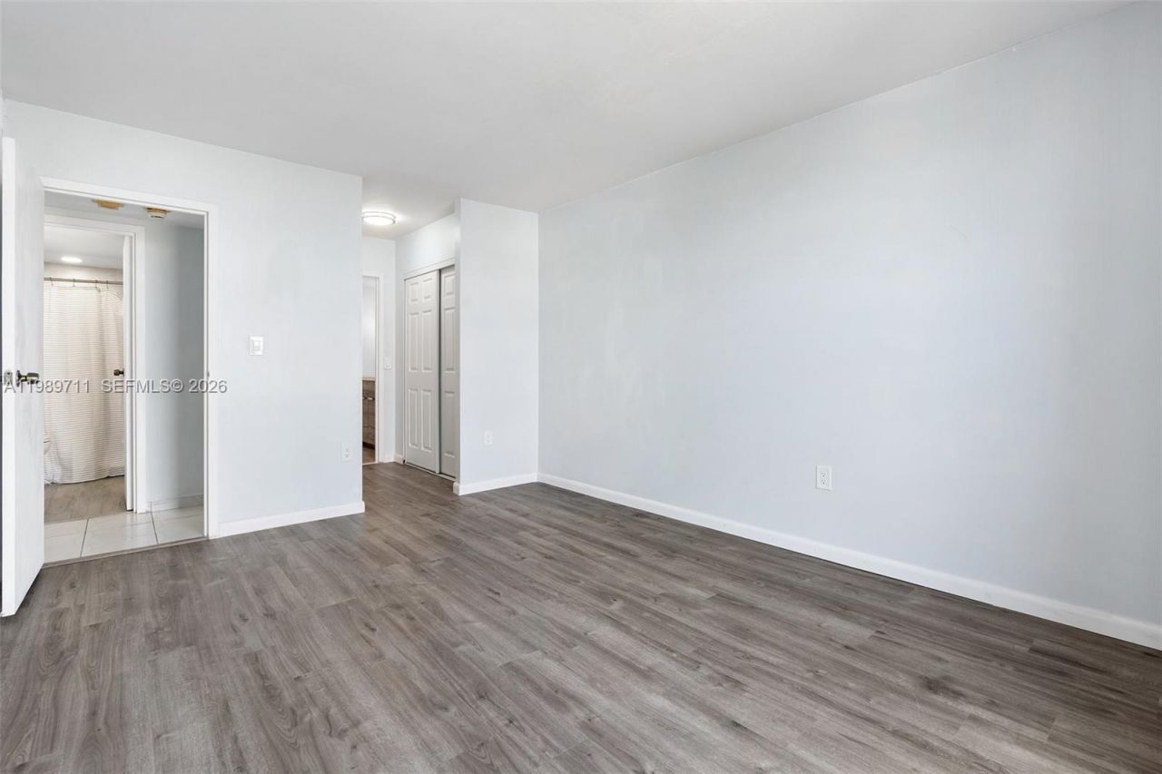 2500 NE 135th St Unit#b206, North Miami, FL 33181 Photo