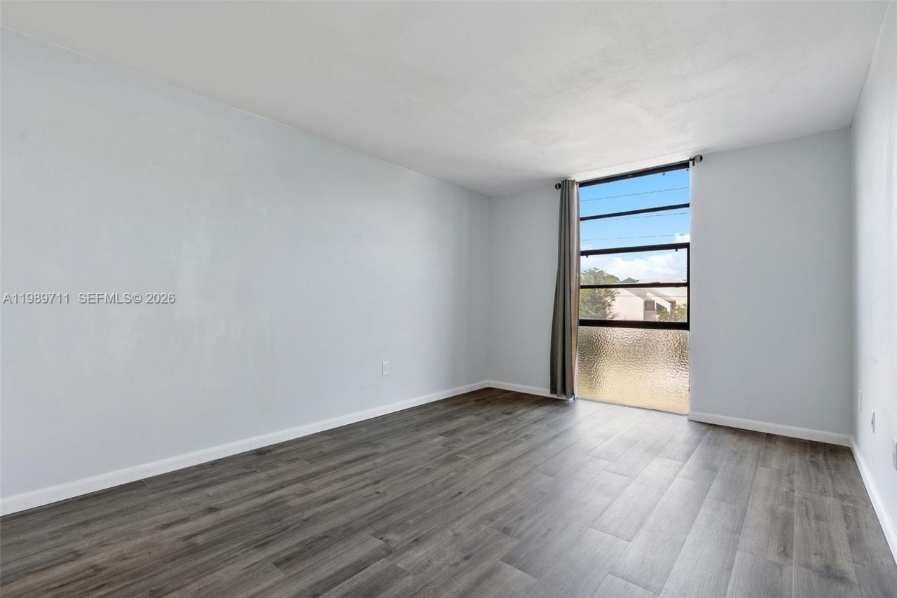 2500 NE 135th St Unit#b206, North Miami, FL 33181 Photo