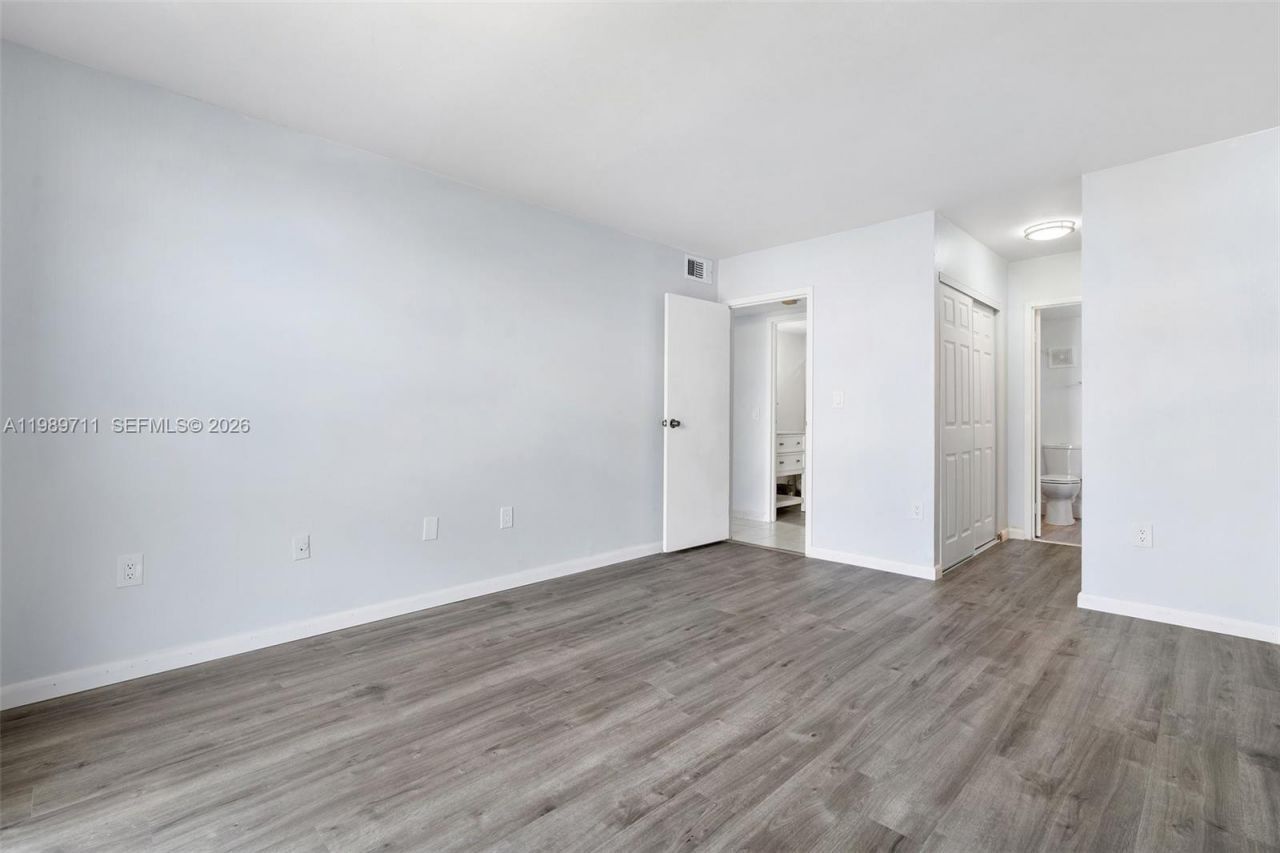 2500 NE 135th St Unit#b206, North Miami, FL 33181 Photo