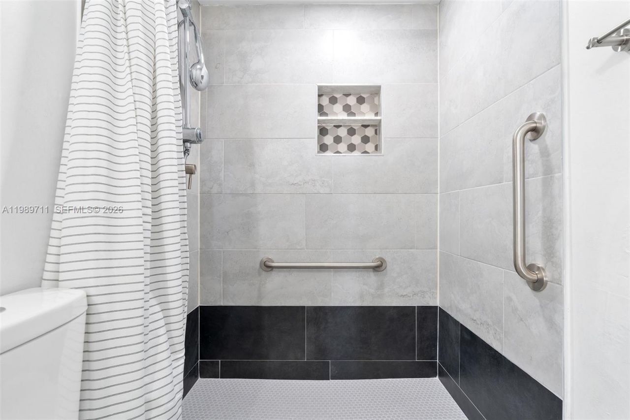 2500 NE 135th St Unit#b206, North Miami, FL 33181 Photo