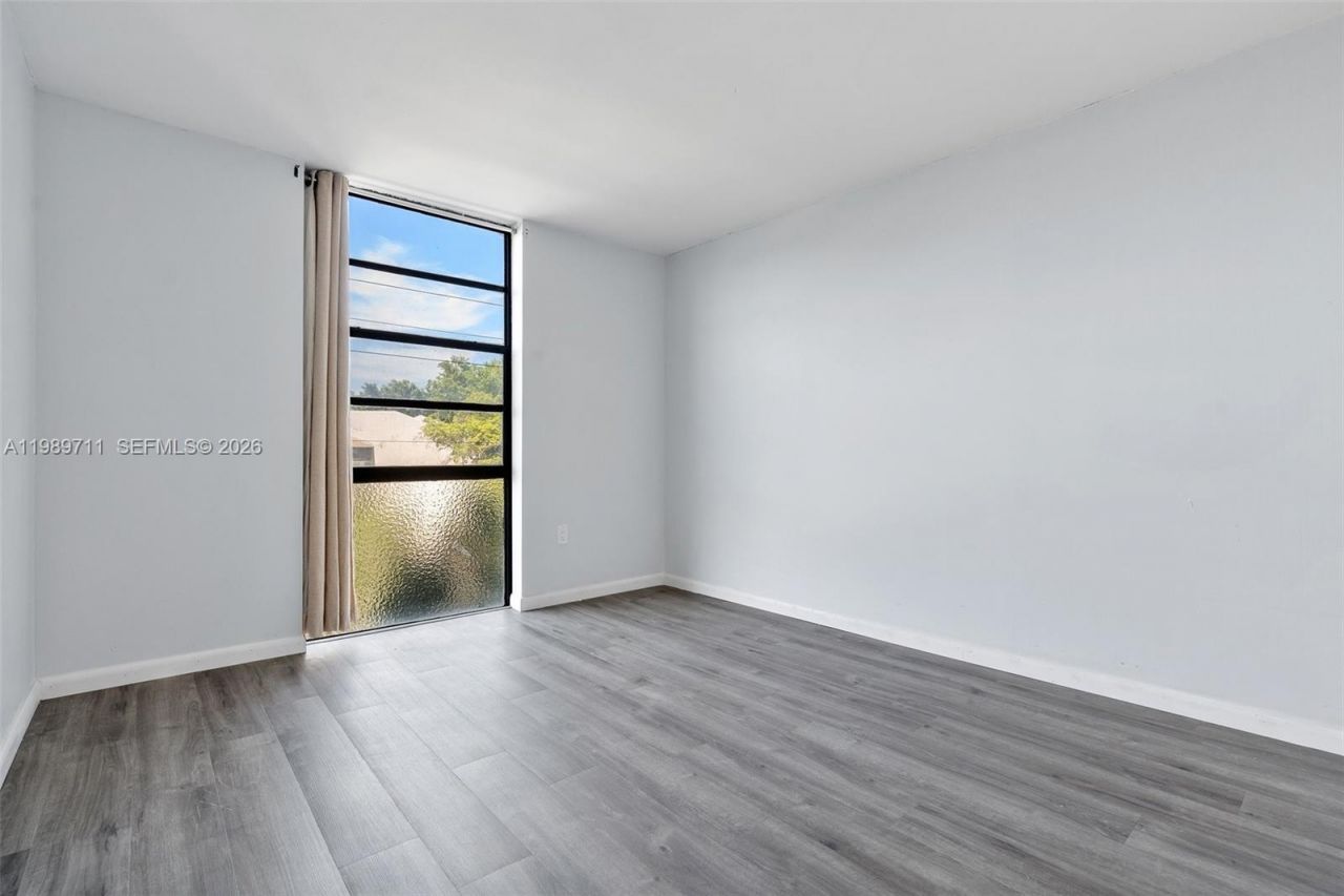 2500 NE 135th St Unit#b206, North Miami, FL 33181 Photo