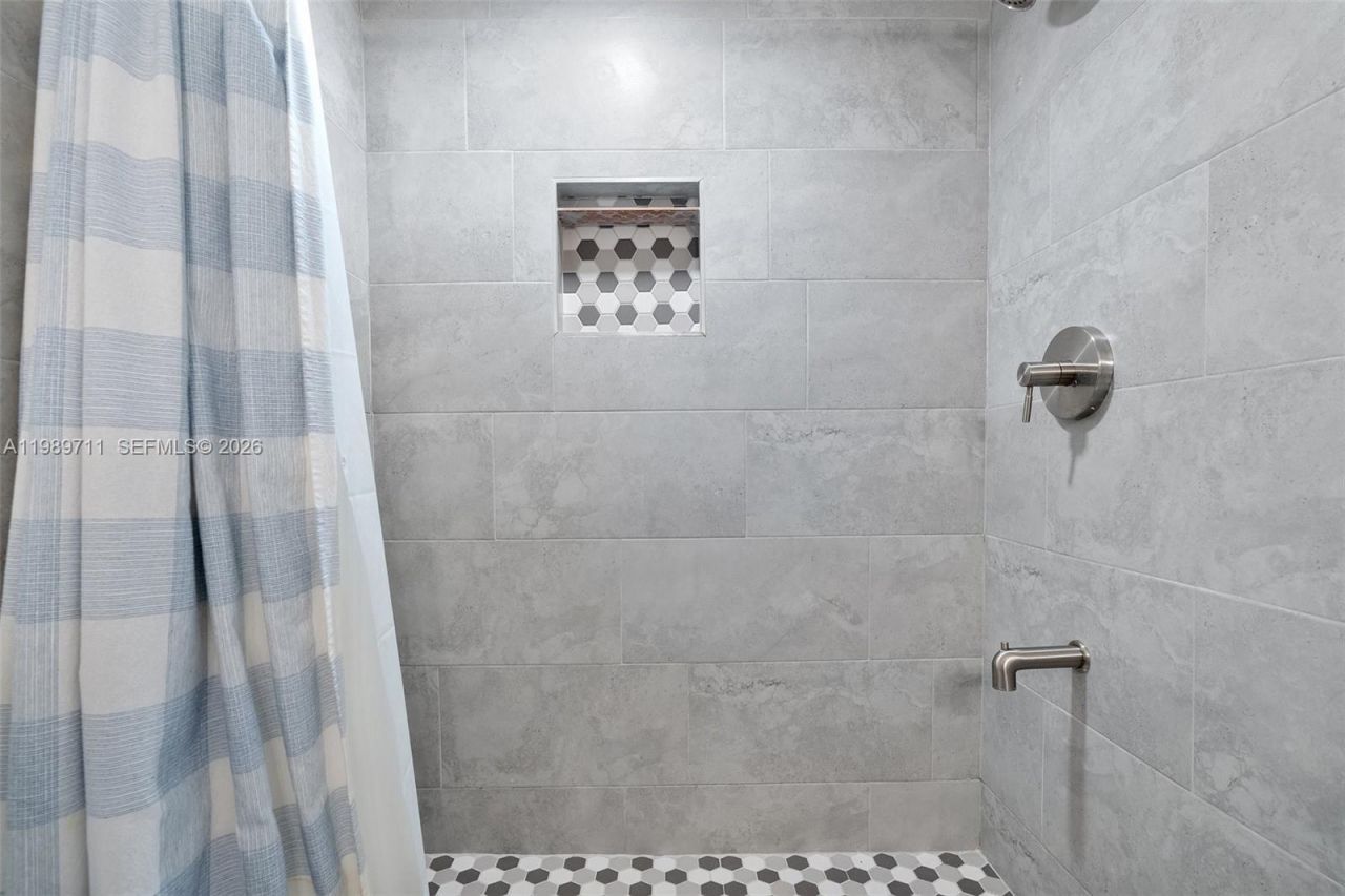 2500 NE 135th St Unit#b206, North Miami, FL 33181 Photo