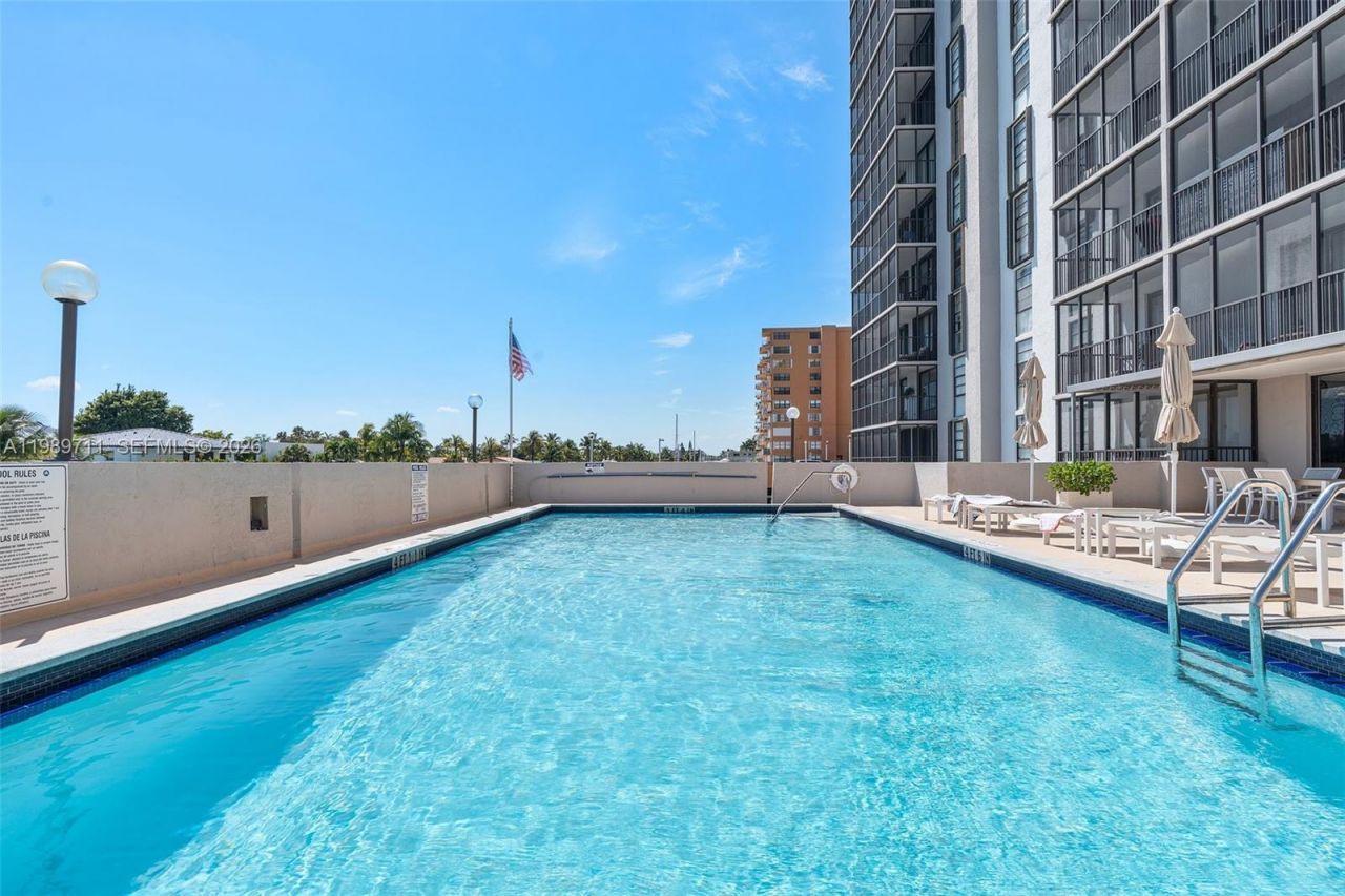 2500 NE 135th St Unit#b206, North Miami, FL 33181 Photo