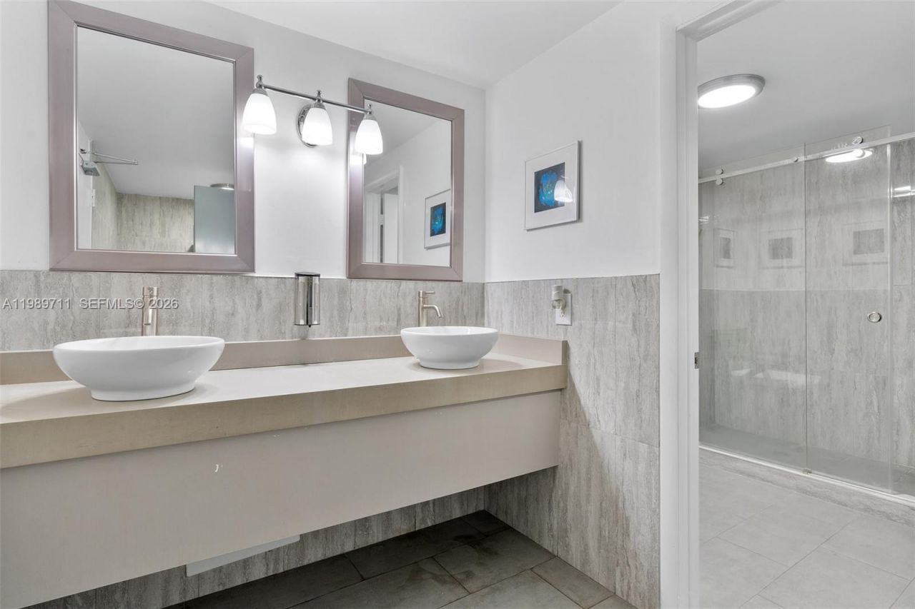 2500 NE 135th St Unit#b206, North Miami, FL 33181 Photo