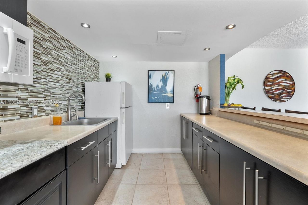 2500 NE 135th St Unit#b206, North Miami, FL 33181 Photo