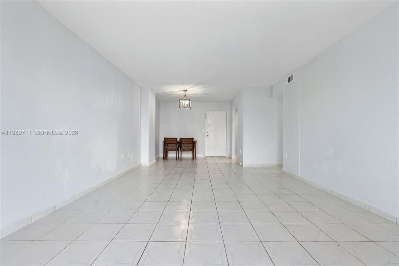 2500 NE 135th St Unit#b206, North Miami, FL 33181 Photo