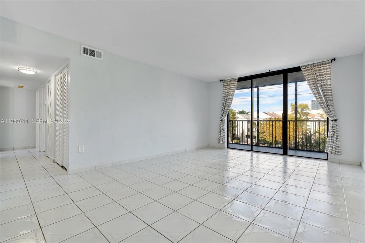 2500 NE 135th St Unit#b206, North Miami, FL 33181 Photo