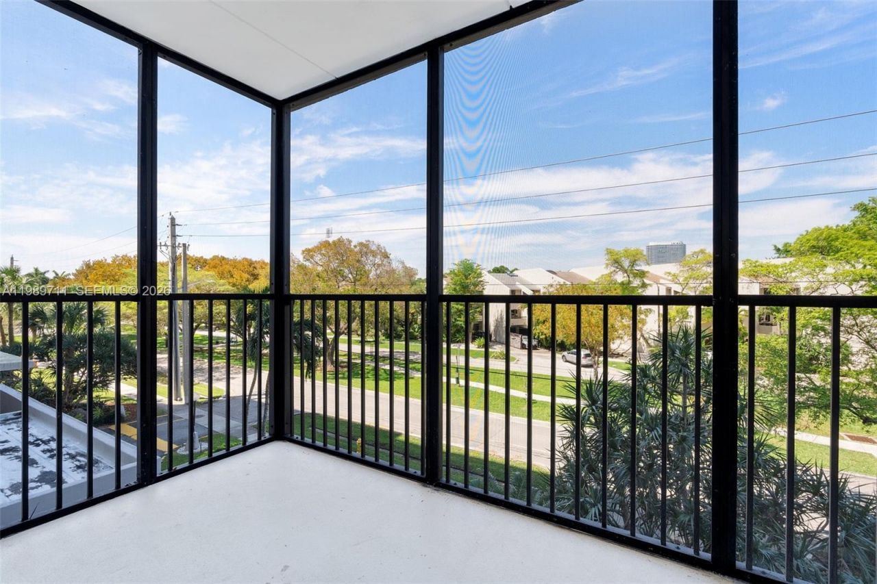 2500 NE 135th St Unit#b206, North Miami, FL 33181 Photo