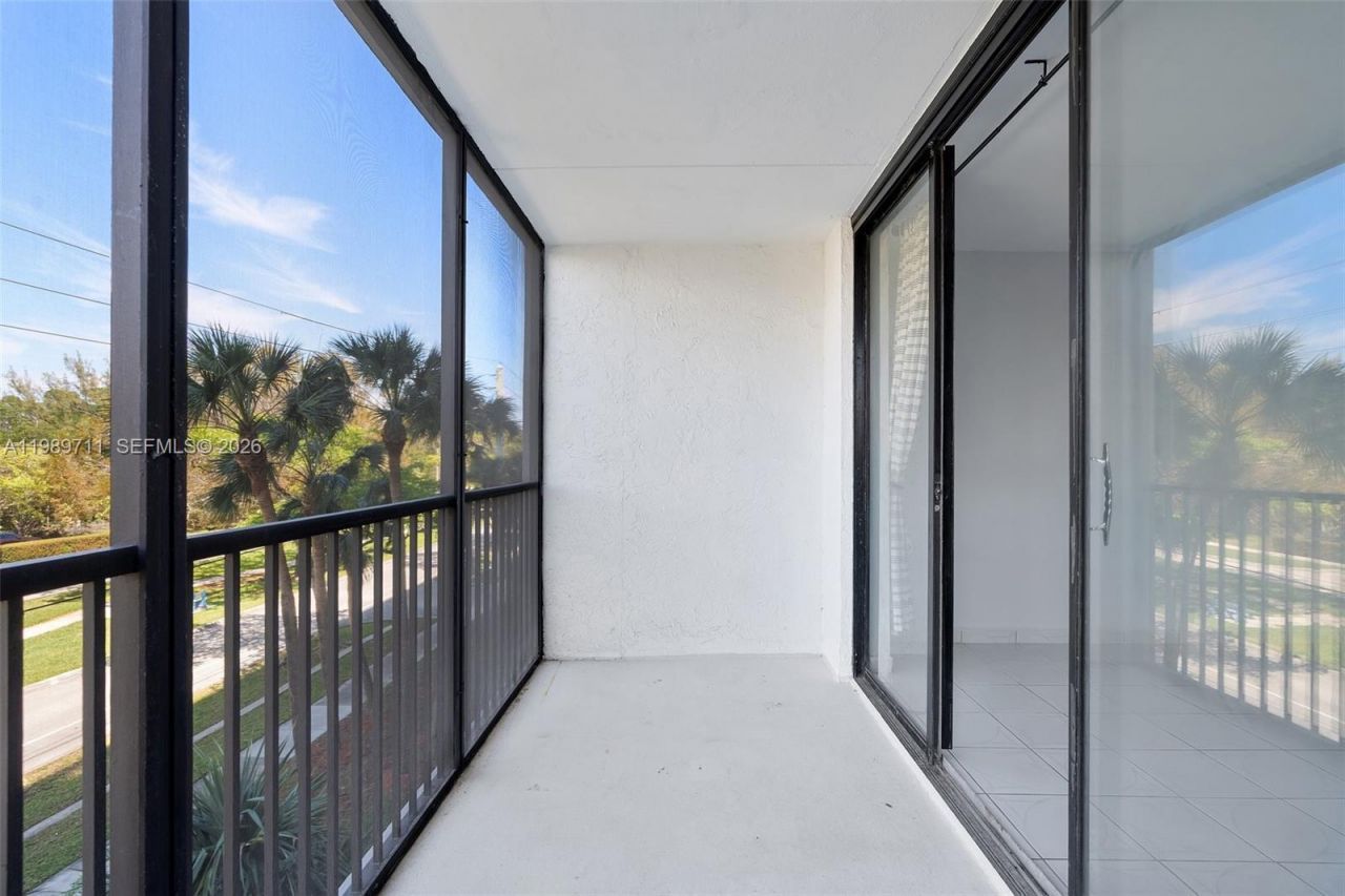 2500 NE 135th St Unit#b206, North Miami, FL 33181 Photo
