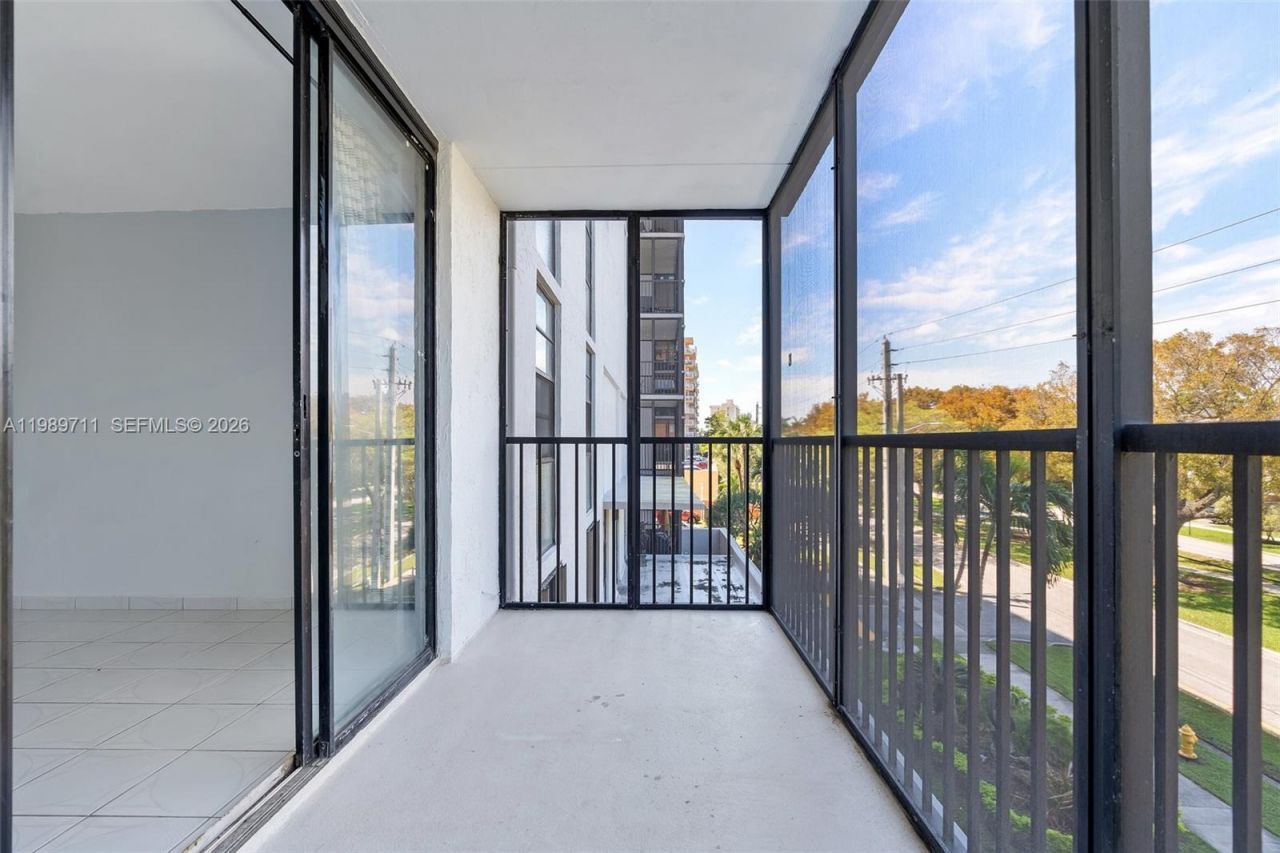 2500 NE 135th St Unit#b206, North Miami, FL 33181 Photo
