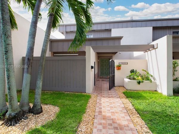 10520 SW 75th Ln , Miami, FL 33173