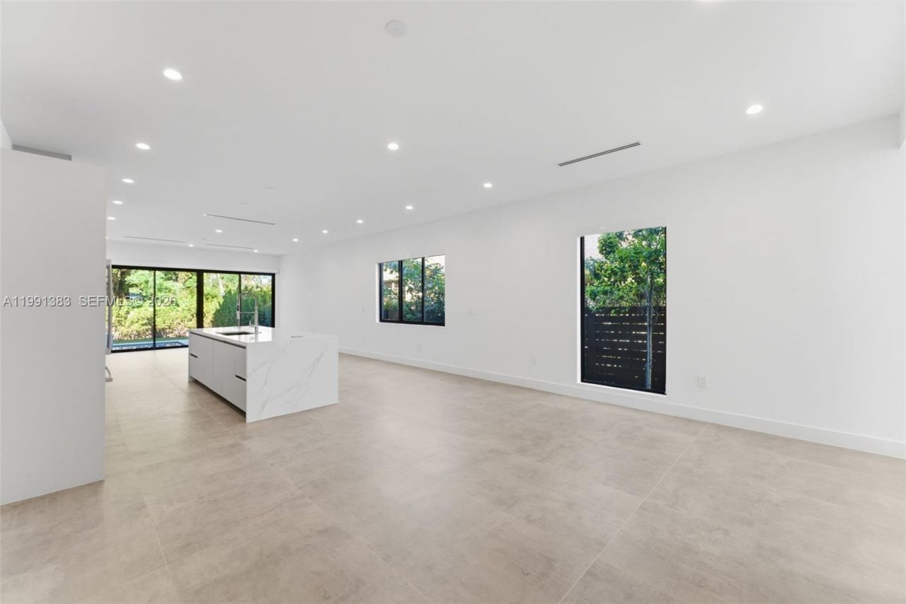 2840 SW 32nd Ct , Miami, FL 33133 Photo