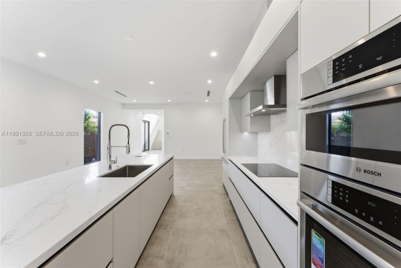 2840 SW 32nd Ct , Miami, FL 33133 Photo