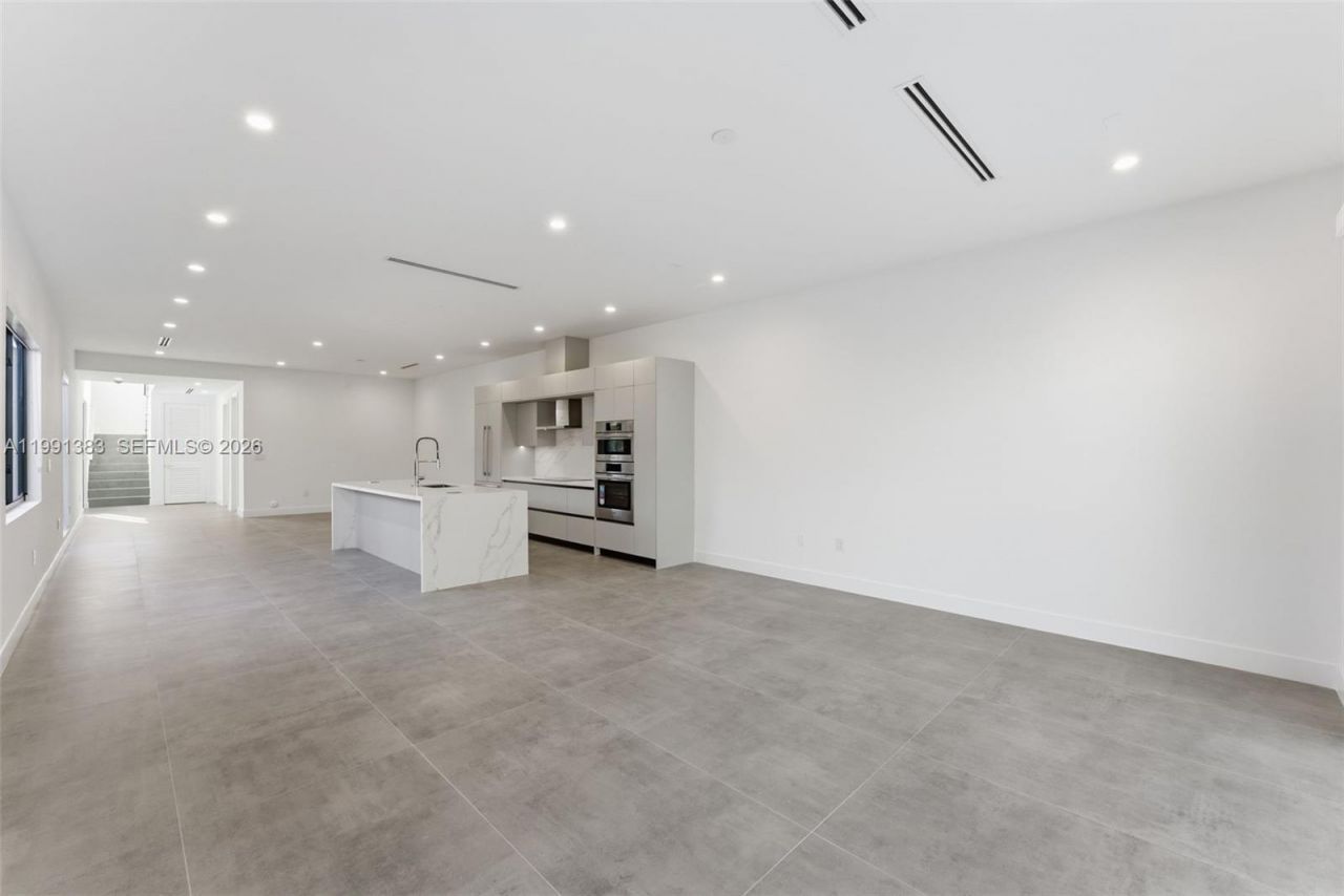 2840 SW 32nd Ct , Miami, FL 33133 Photo