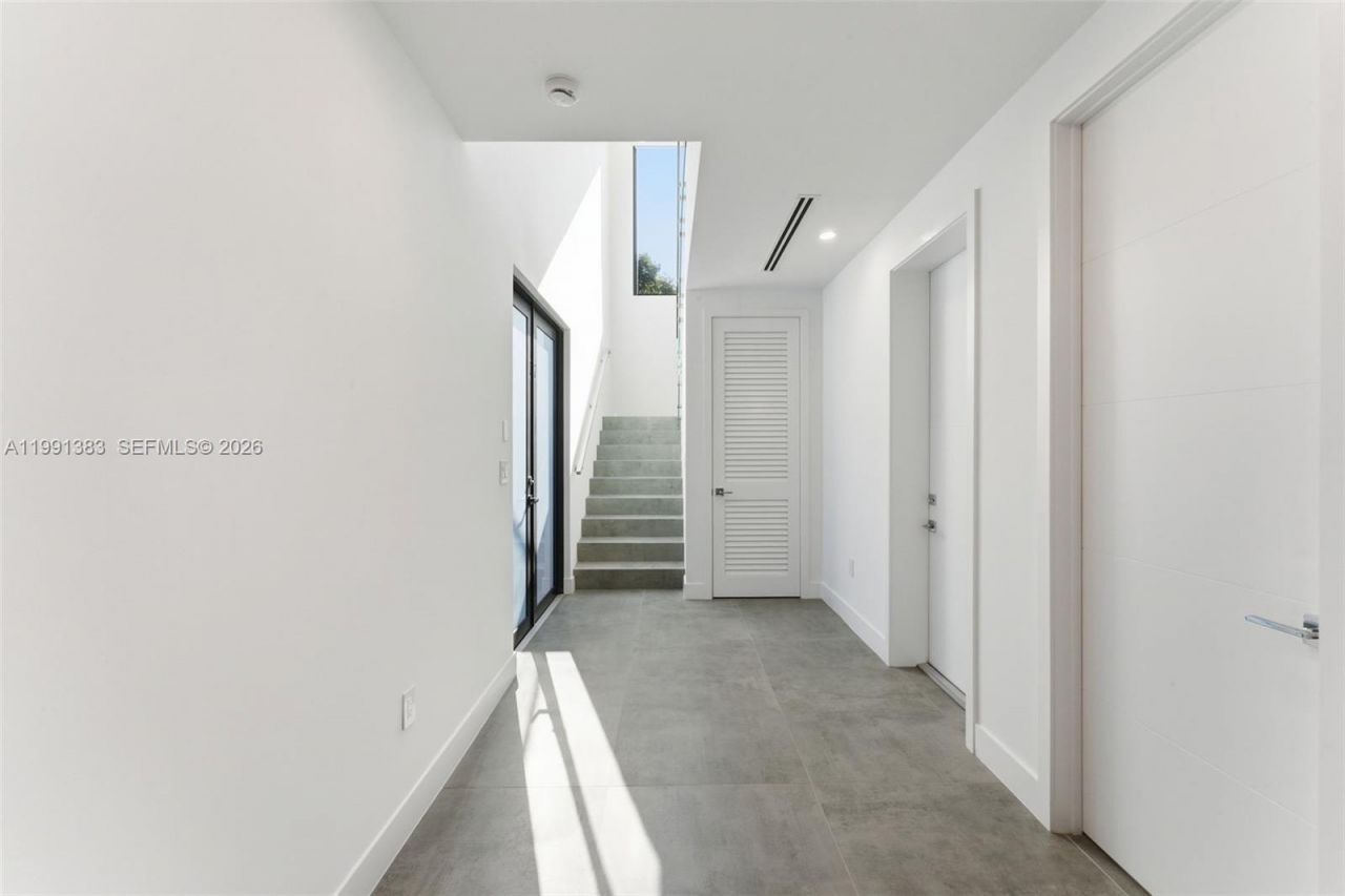 2840 SW 32nd Ct , Miami, FL 33133 Photo