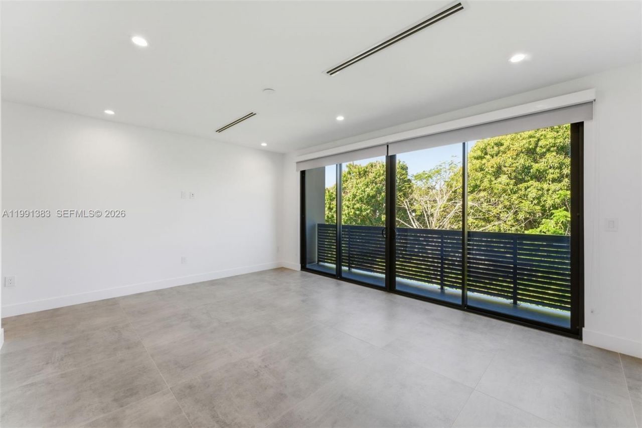 2840 SW 32nd Ct , Miami, FL 33133 Photo