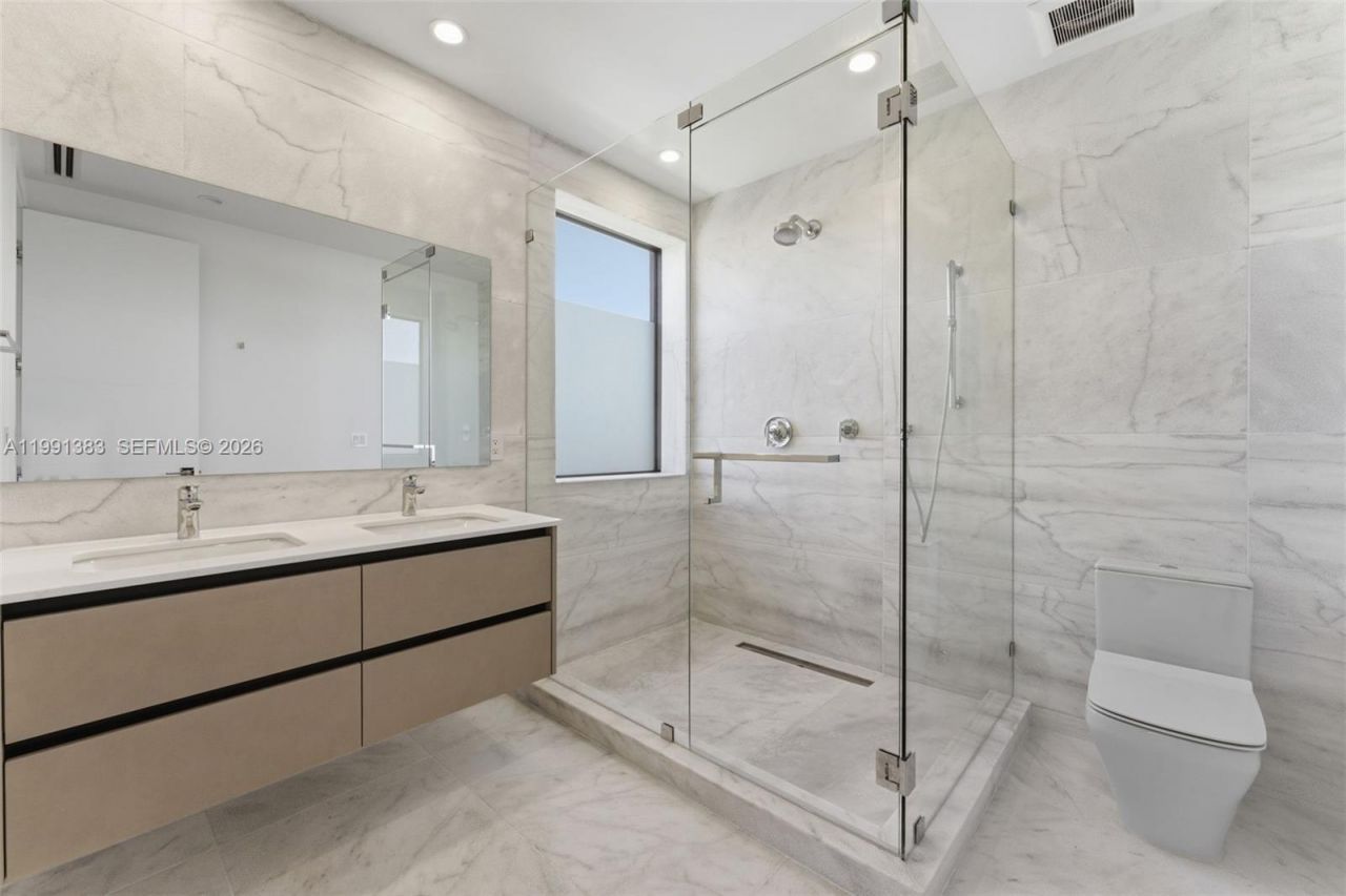 2840 SW 32nd Ct , Miami, FL 33133 Photo