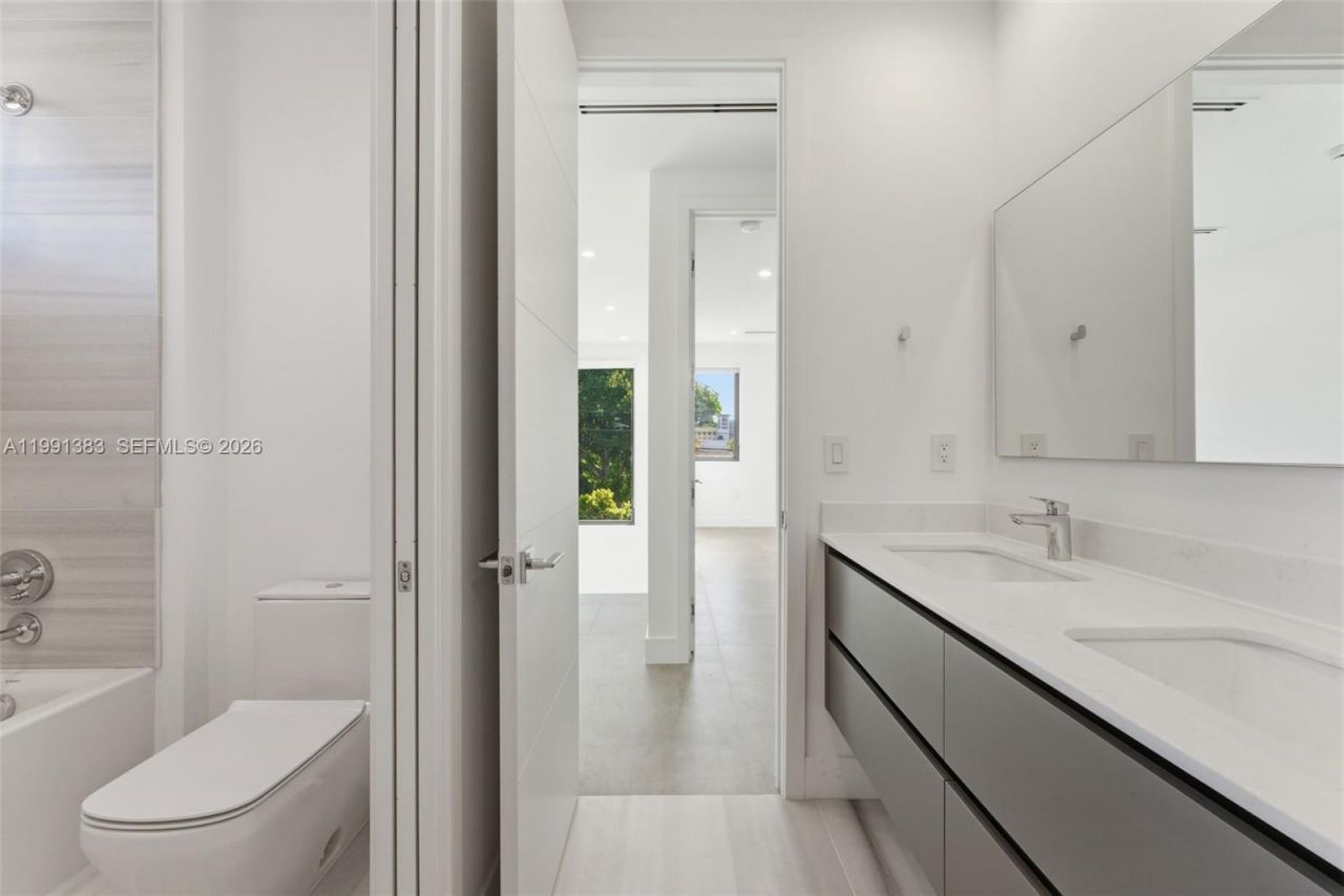 2840 SW 32nd Ct , Miami, FL 33133 Photo