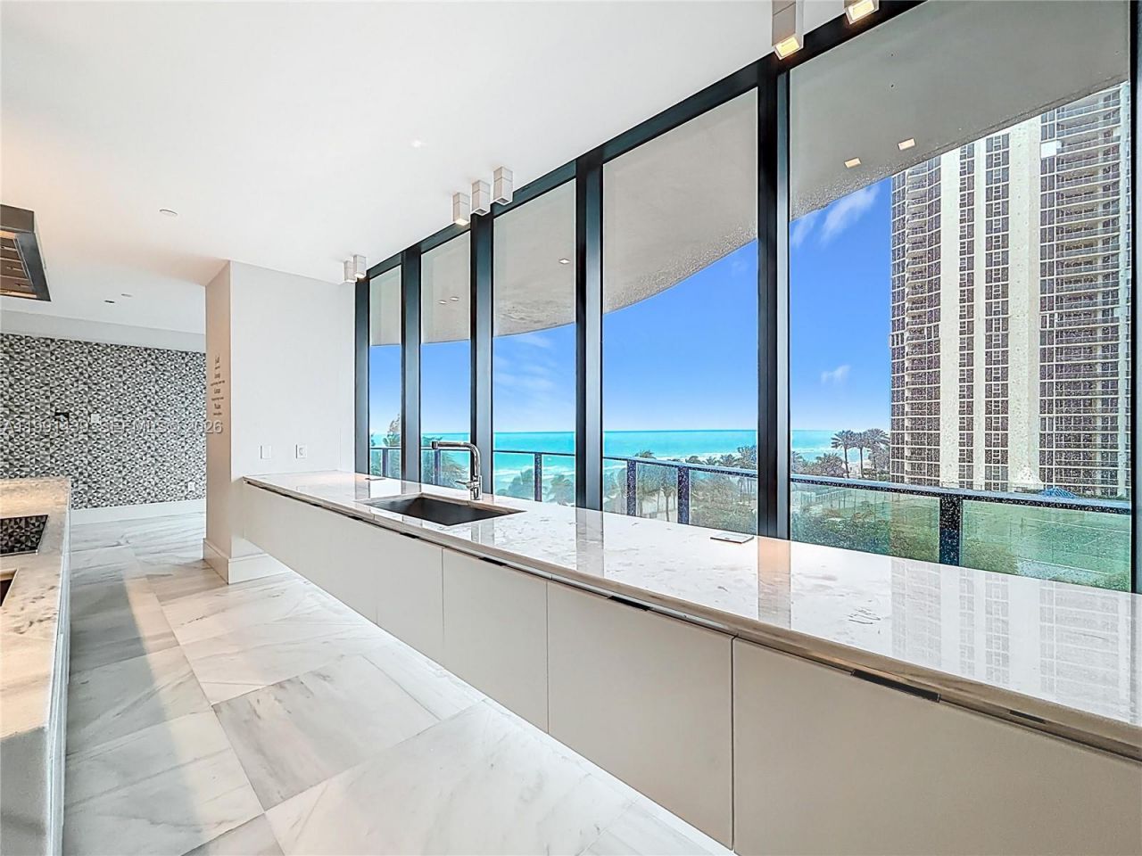 19575 Collins Ave, Unit 5, Sunny Isles Beach, FL 33160 Photo